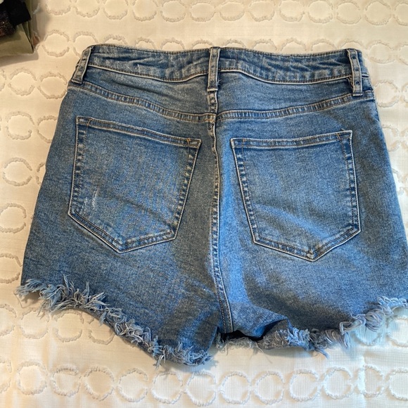 Free People We the Free curvy fit high rise shorts- destroyed denim - Picture 2 of 2